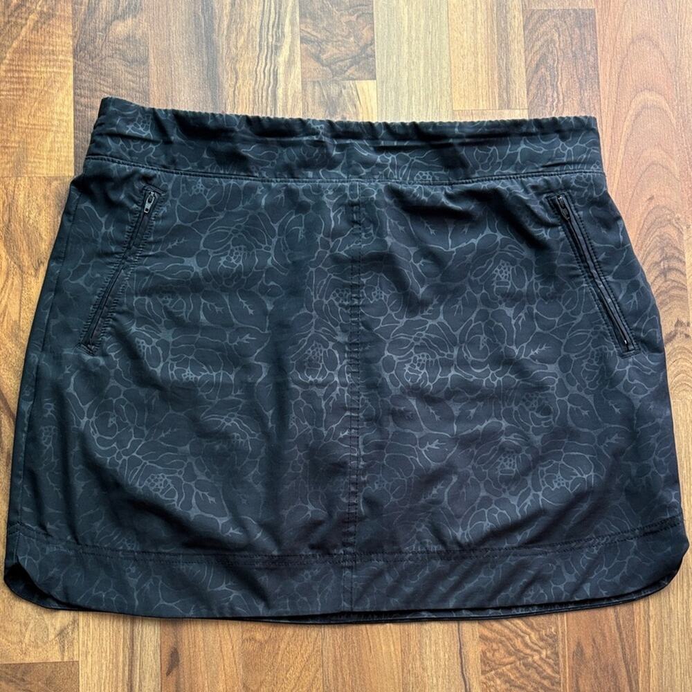 Orvis Woman’s Size L Black Floral-Pattern Active Mini Skirt with Zip Pockets